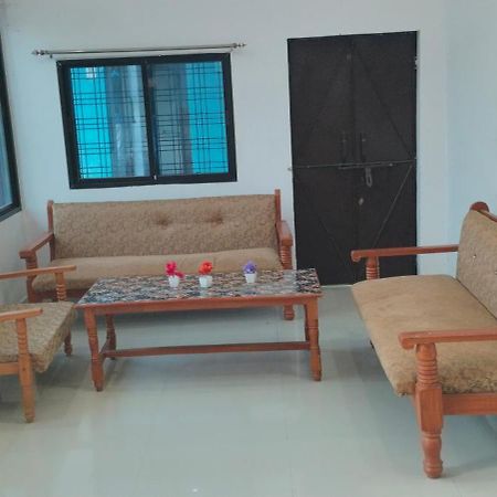 Laxmi Home Stay Ghura Bagian luar foto