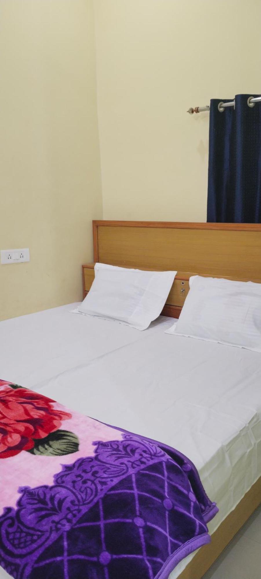 Laxmi Home Stay Ghura Bagian luar foto